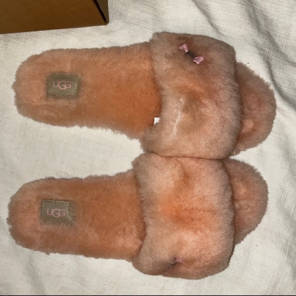 Pink ugg slipper - Picture 2 of 3